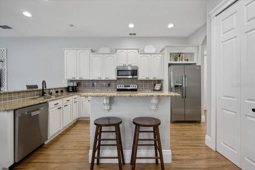 Island with Breakfast Bar