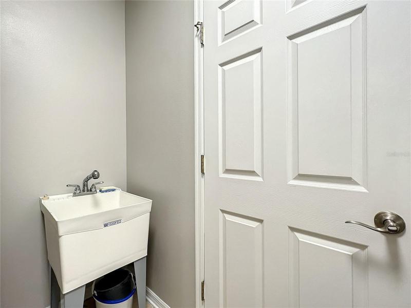 Laundry tub