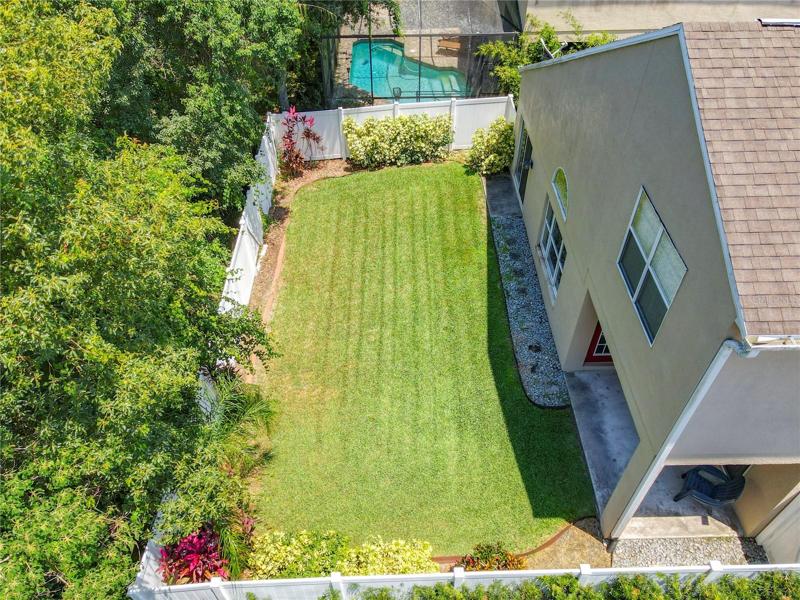 REAL YARD