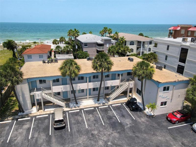 Welcome to Sea Treat! Located on the west side of Gulf Blvd, less than 100 steps to the Gulf of Mexico!