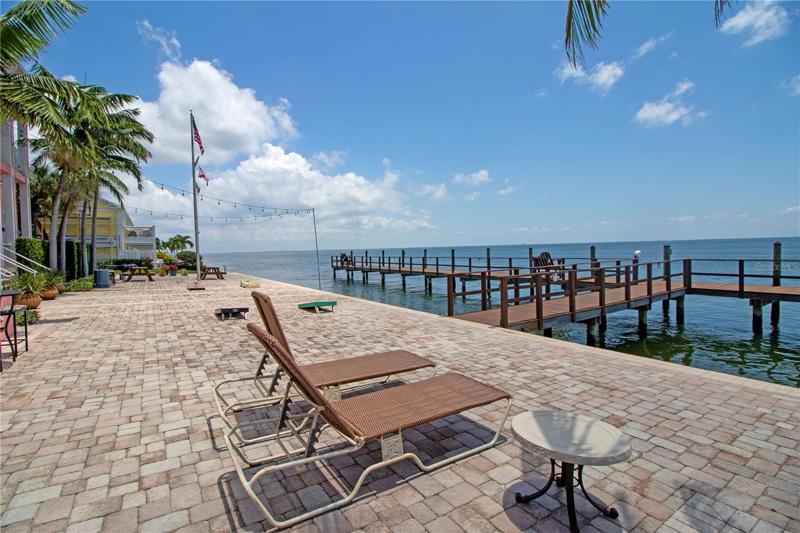 Lounge area by fishing Pier