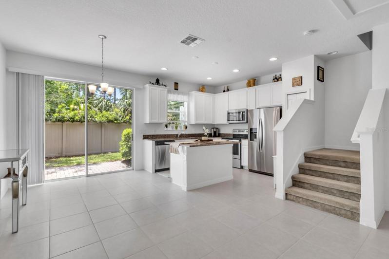 Beautiful neutral color palatte throughout