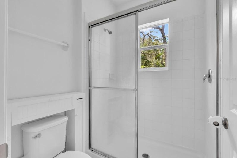 En suite walk in shower