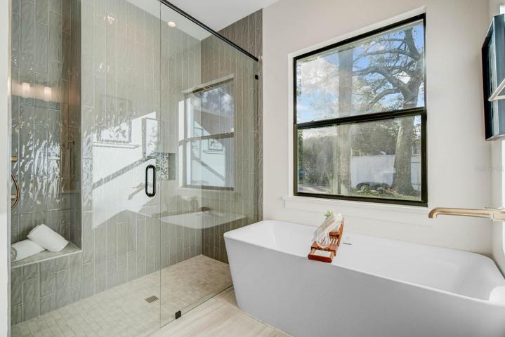 Freestanding tub