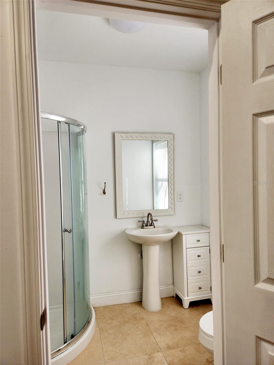 Guest house bathtroom