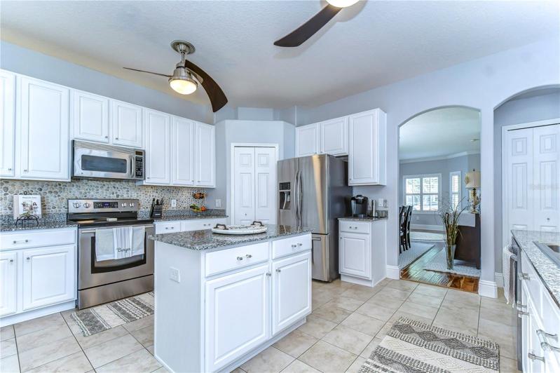 KITCHEN WITH ISLAND