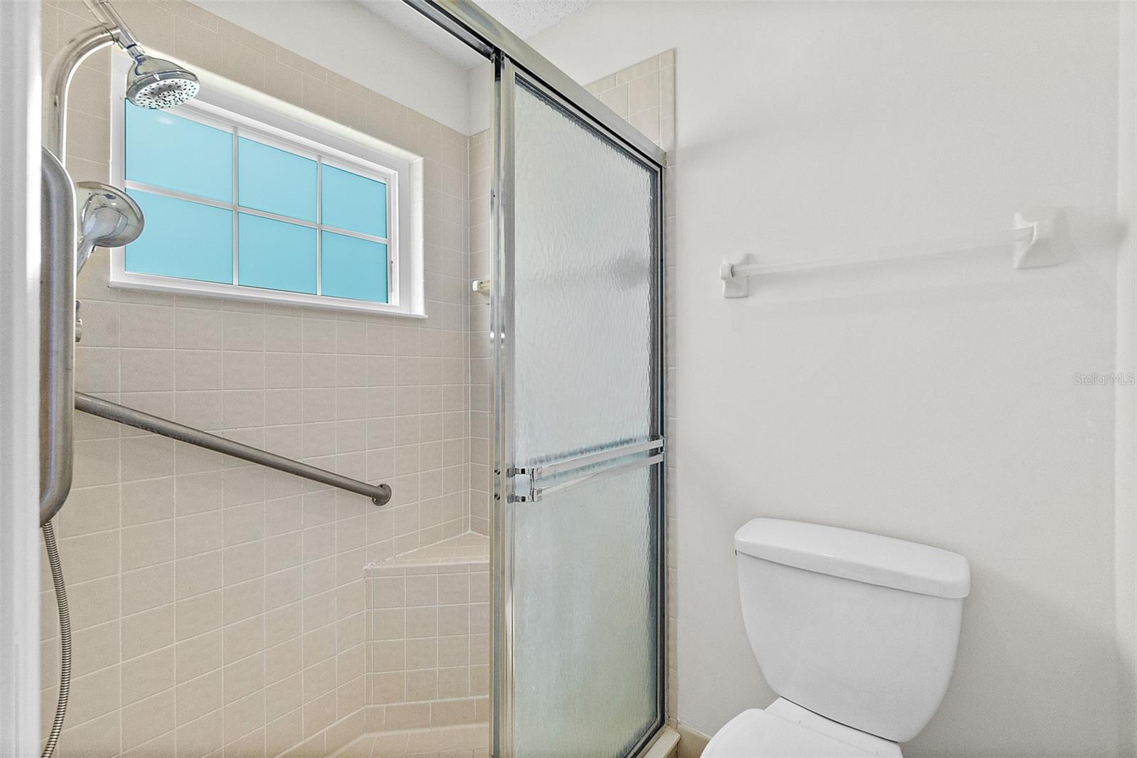 Separate shower and Toilet room