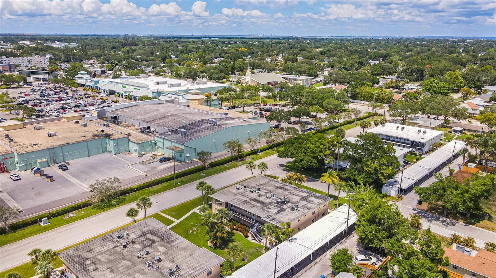 Publix, Walgreens &amp; ABC is right across the street