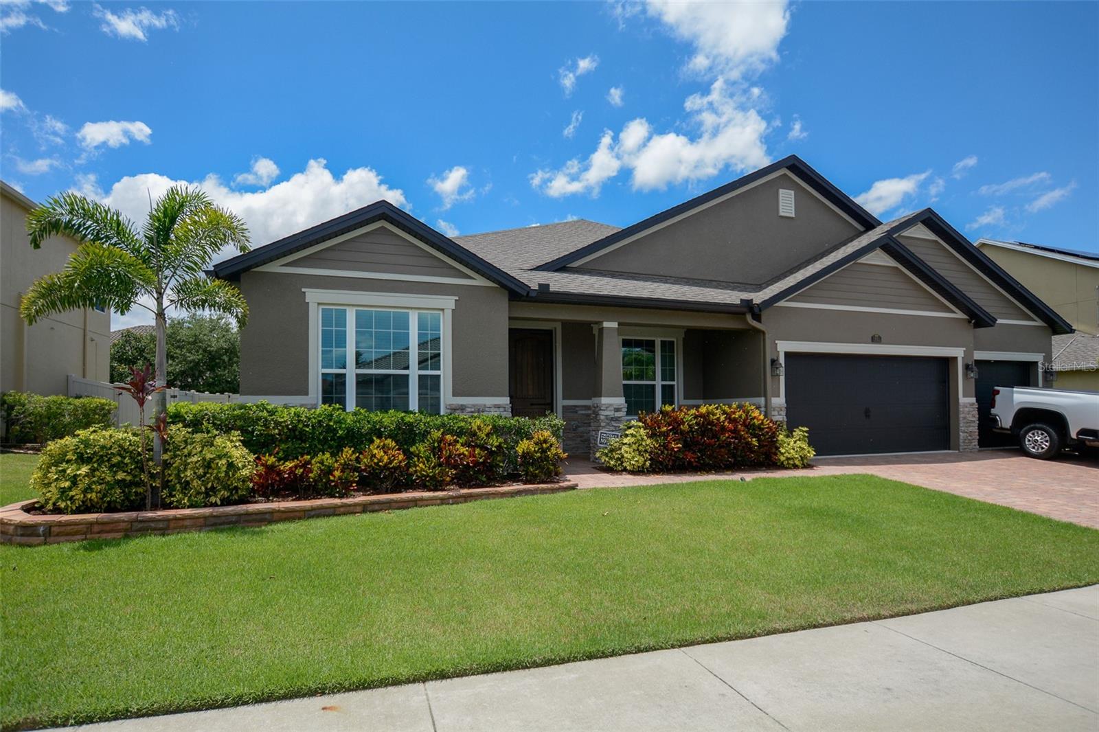 Front View. How about that curb appeal.