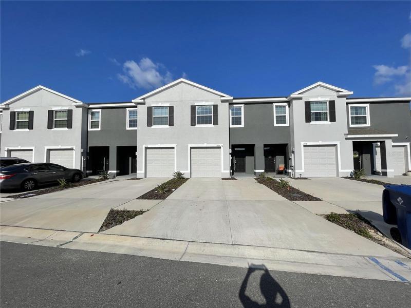 front - 4 car driveway