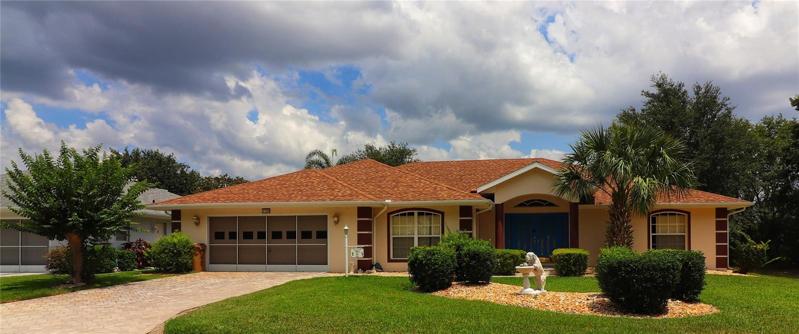 Beautiful 3 bedroom, 2 bath custom home backing to pasture!