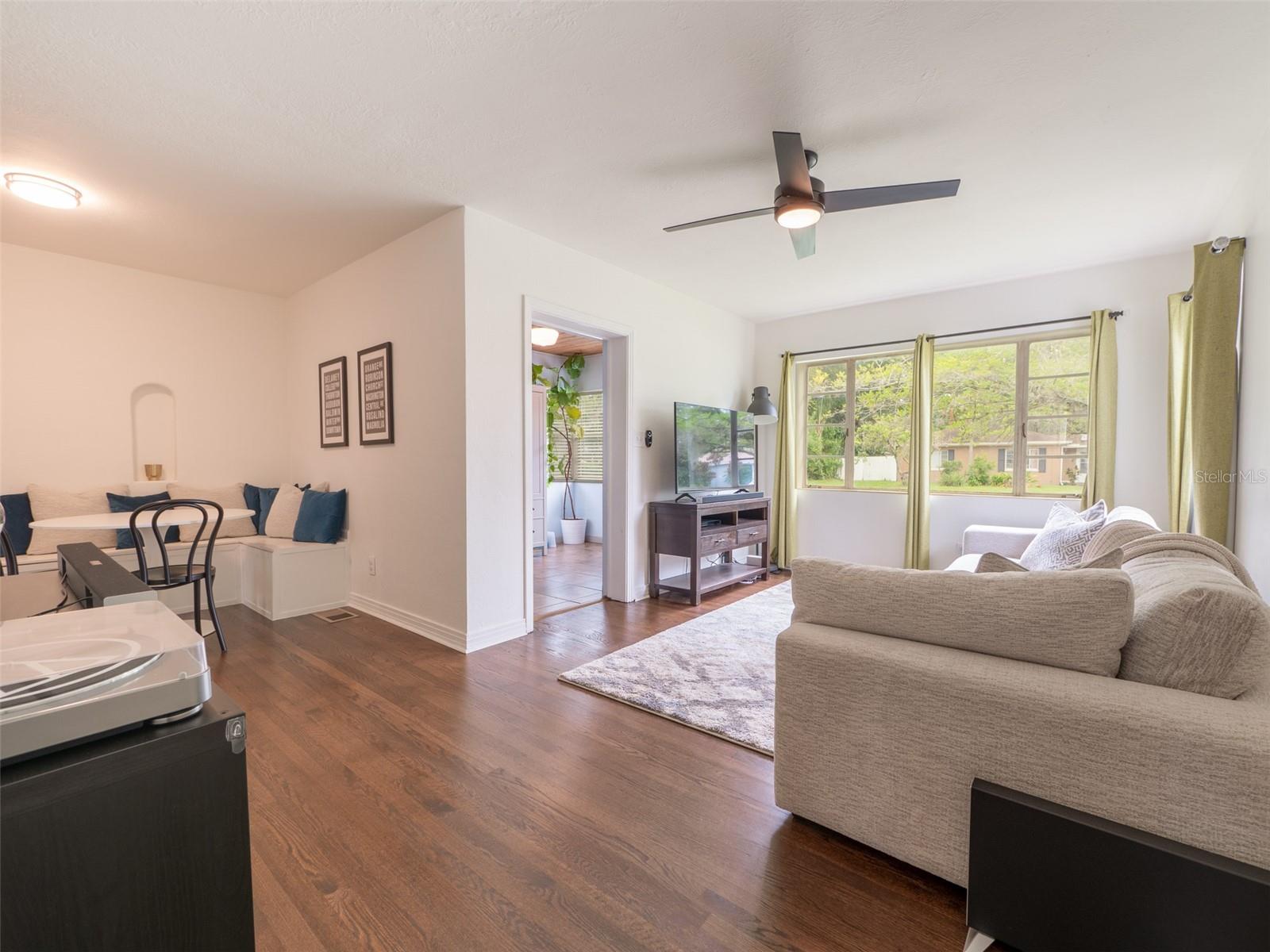 Living Room / Dining