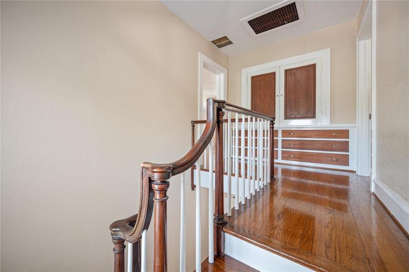3rd Floor landing with built-ins