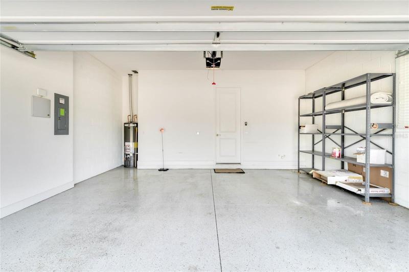 20' x 20' Garage w/ epoxy floor