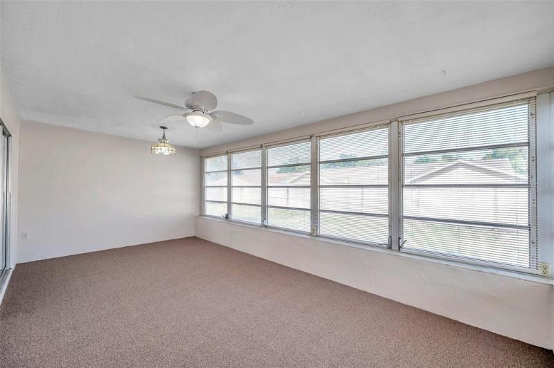 Air Conditioned Bonus Room / Office / Playroom, etc.