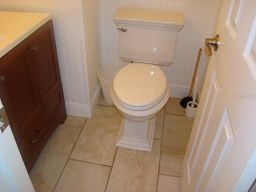 1/2 bath off LR