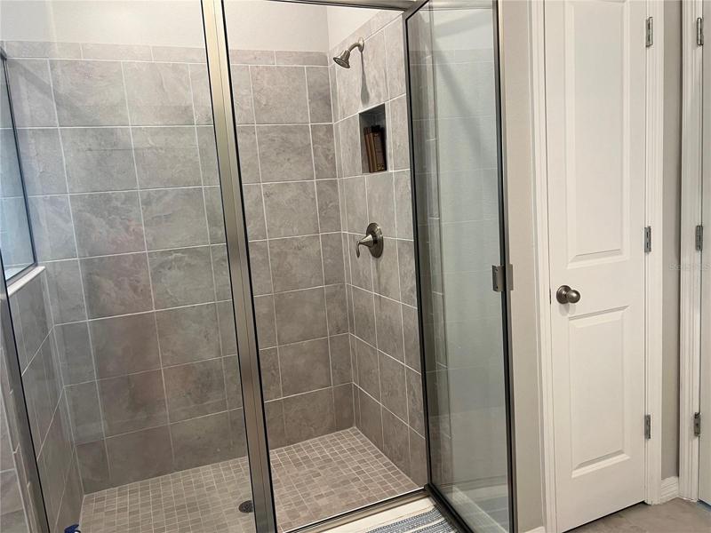 Big glassed-in Shower