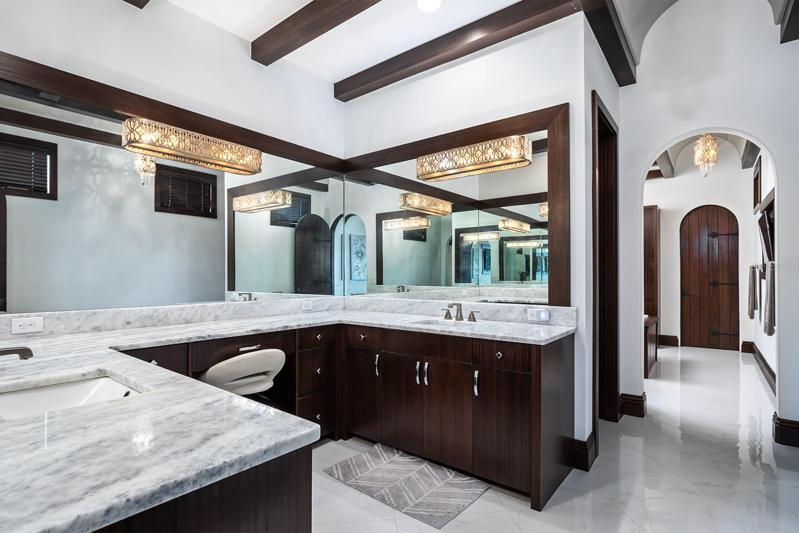 Master Vanity