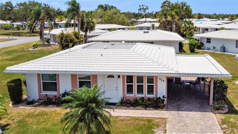 529 Circlewood Dr. Venice, Fl. 34293. Absolutely a Must See stand alone villa. Immaculate condition and will please the most discriminating buyer!