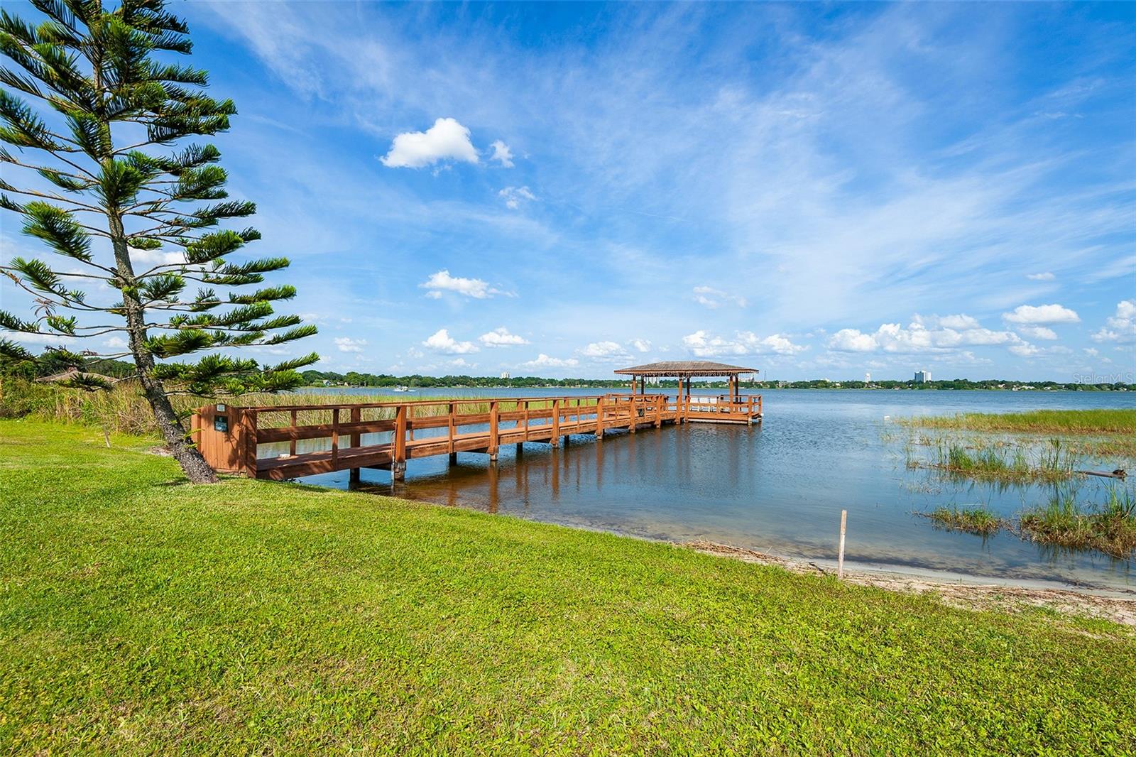 COMMUNITY DOCK ON LAKE HOWARD