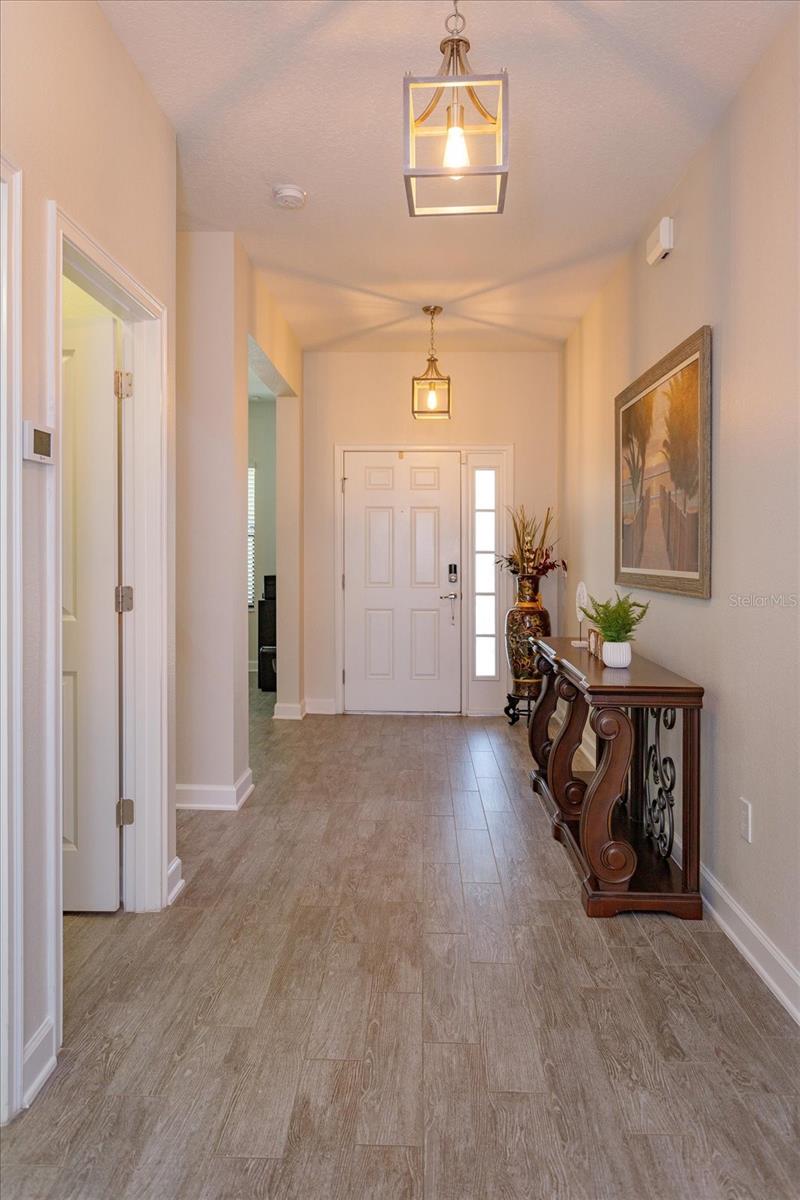 Beautiful and inviting 20' x 7' entrance