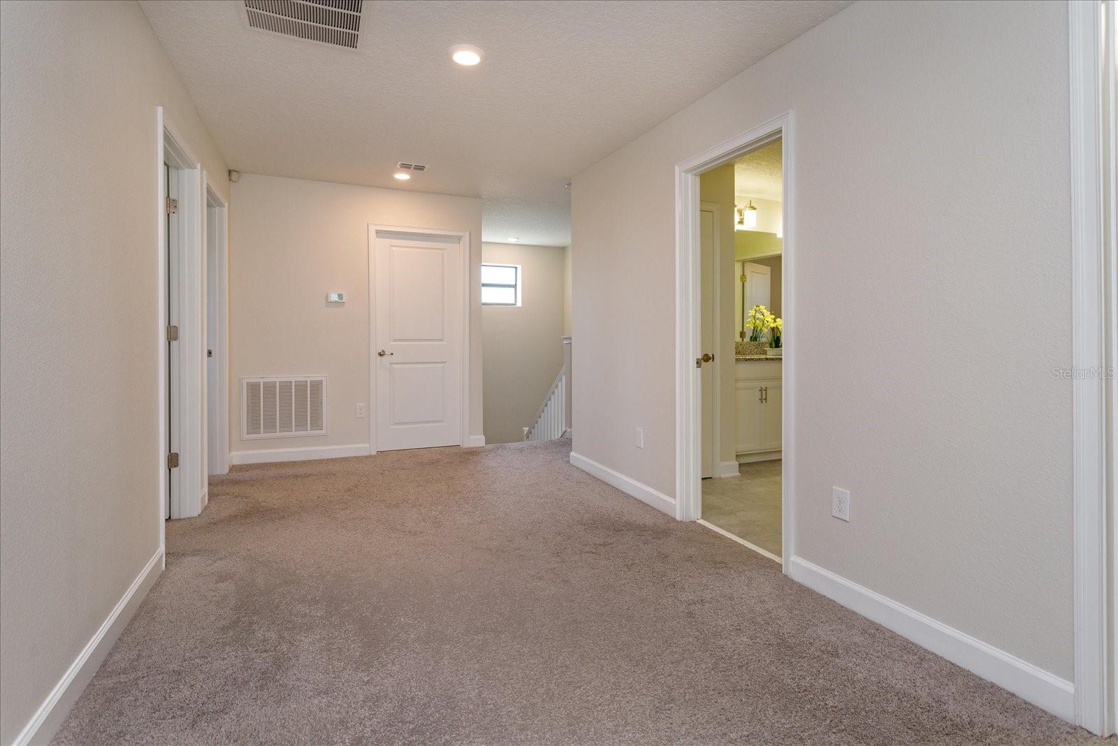 19' x 9' upstairs landing