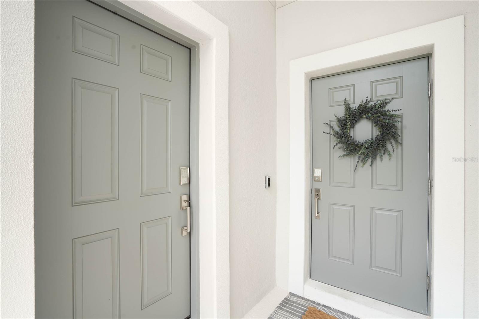 Two entrances. Wreath is main front door. Door to left is "Mother-in-Law Suite" separate entrance!