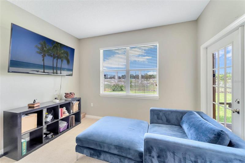 PRIMARY SUITE/SITTING AREA!