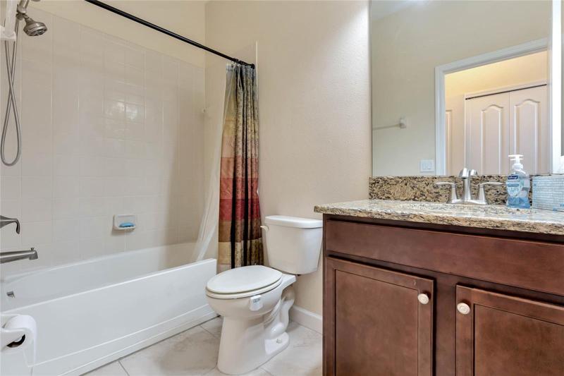 Junior En-suite Bath