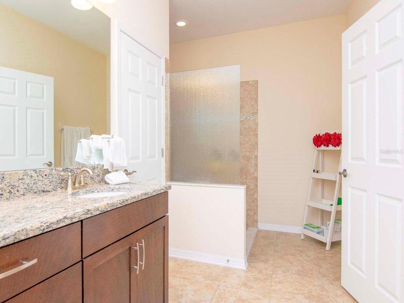 Easy accessible walk-in shower