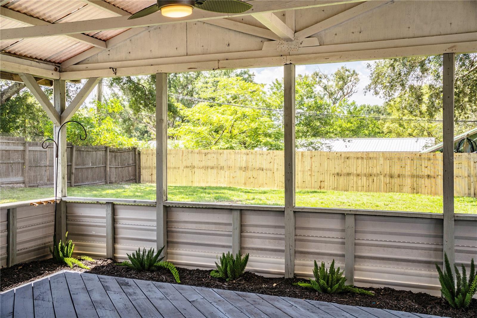 Screen porch 2