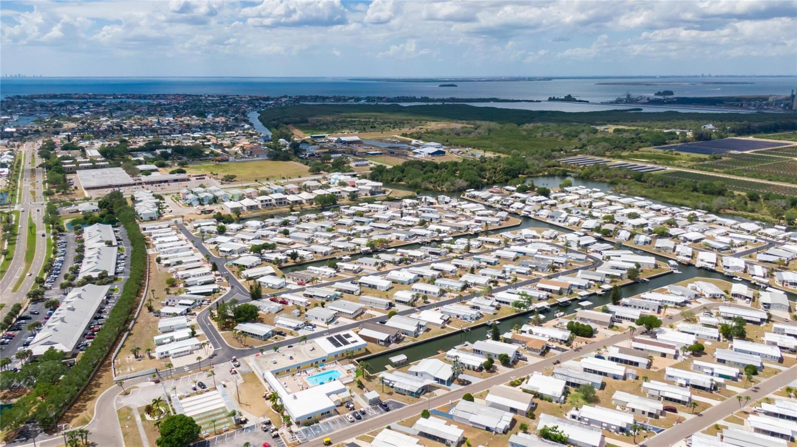 Proximity to Tampa Bay from community canals