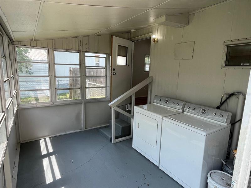 Utility Room/ Back Porch
