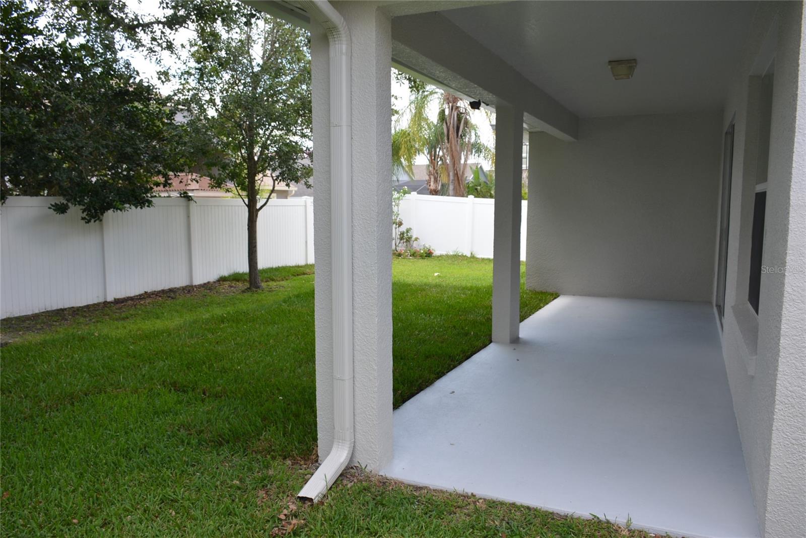 Spacious (24 x 7) covered lanai