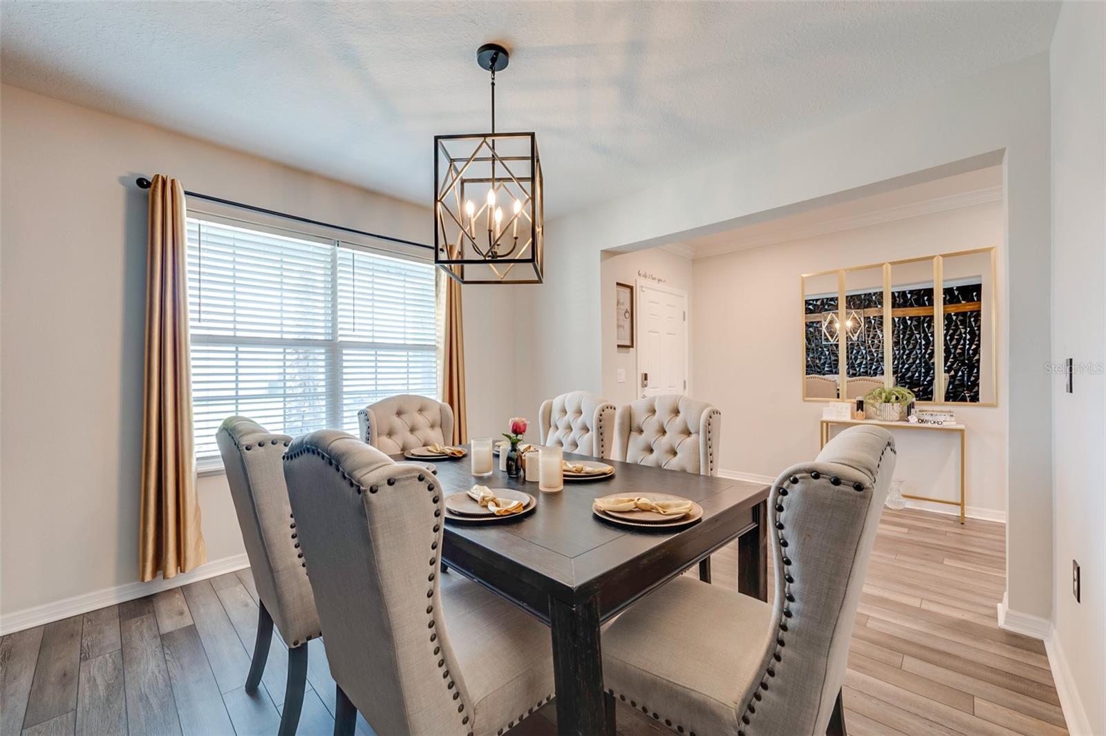 Formal Dining/Flex Room