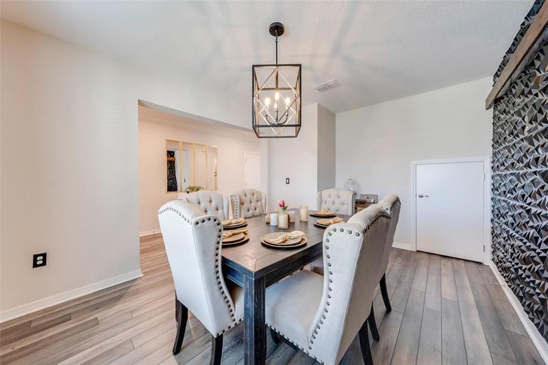 Formal Dining/Flex Room