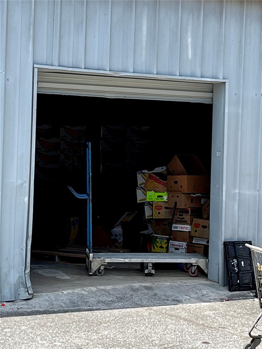 Electric roll up door