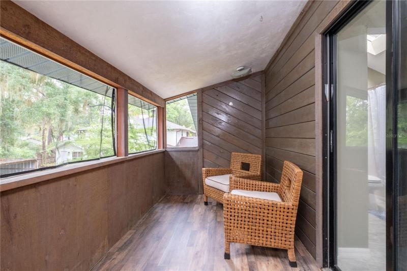 Gorgeous 2nd floor balcony