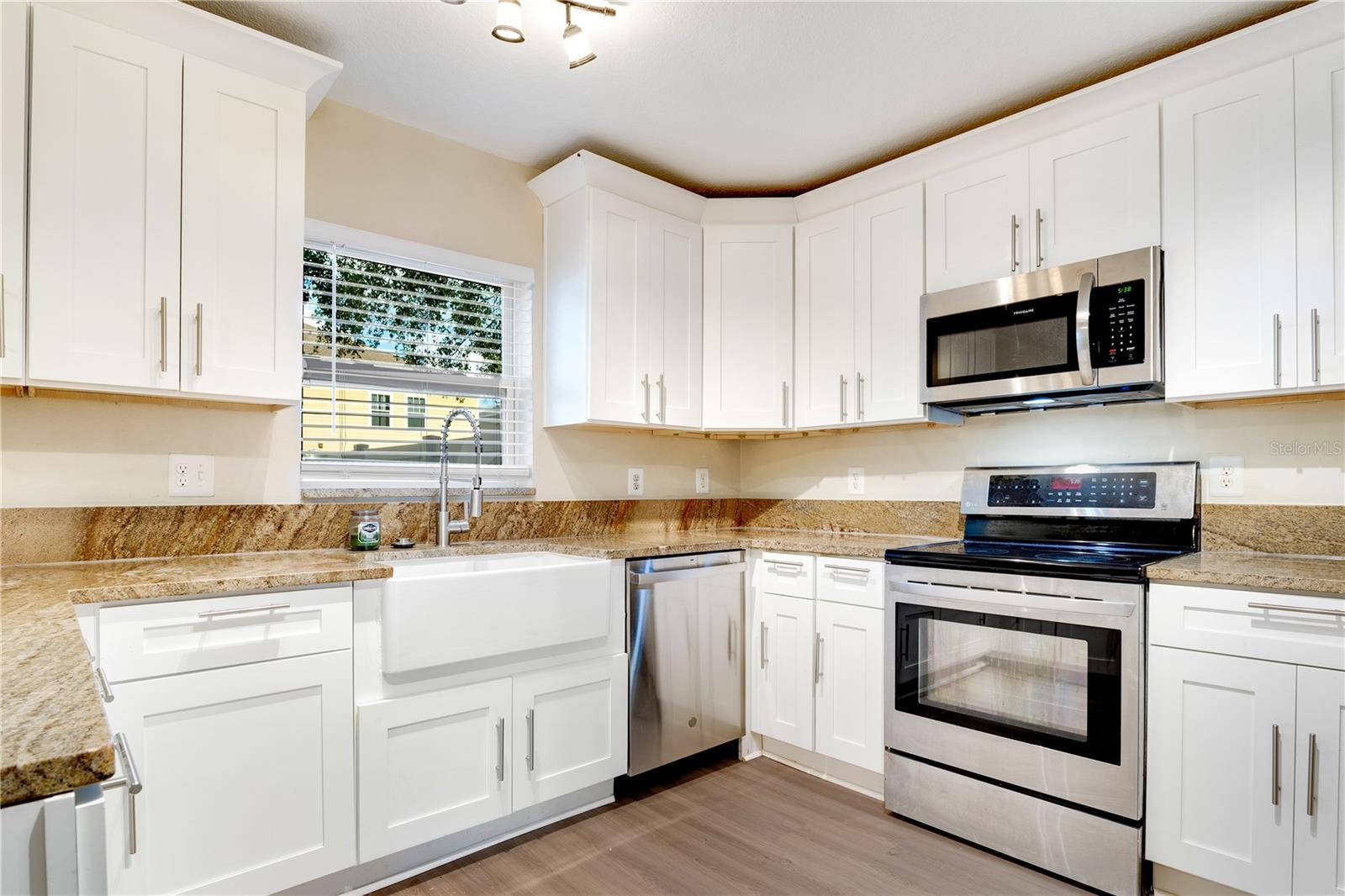 Granite countertops, stainless steel Appliances