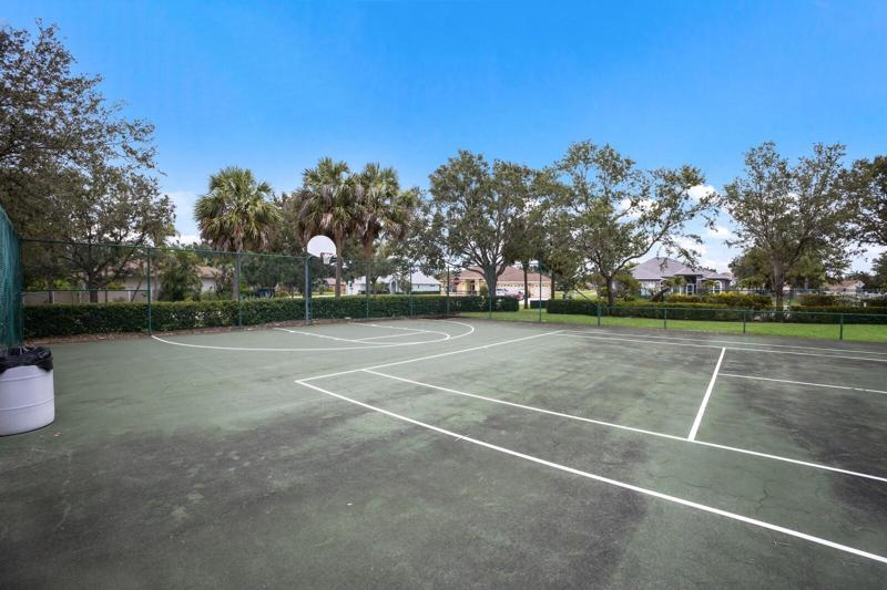 Tennis and basketball courts in Sugar Mill Lakes
