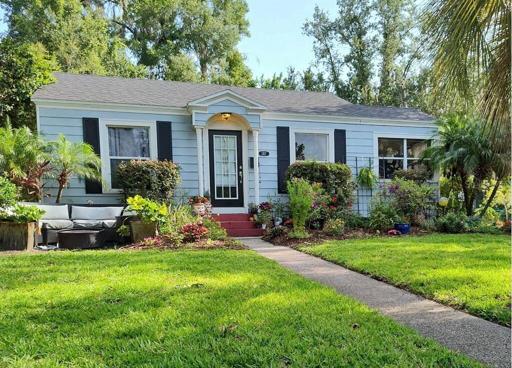 Beautifully maintained Thornton Park bungalow