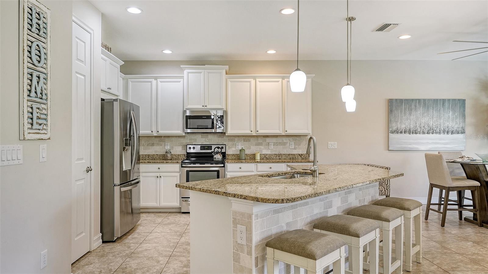 Center island with 4 bar stools