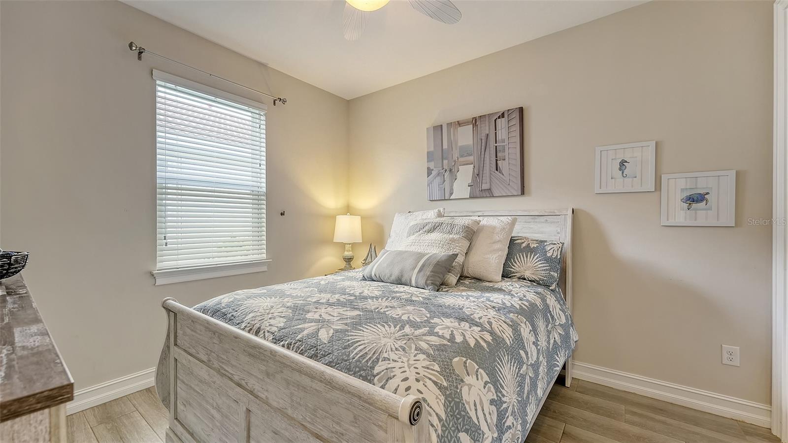 2nd Guest bedroom-queen size bed