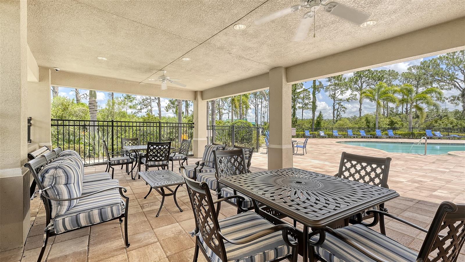 Open lanai ovrlooking pool
