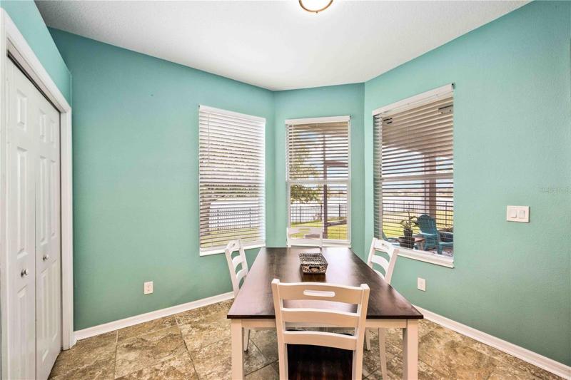 Cozy and vibrant morning dining spot