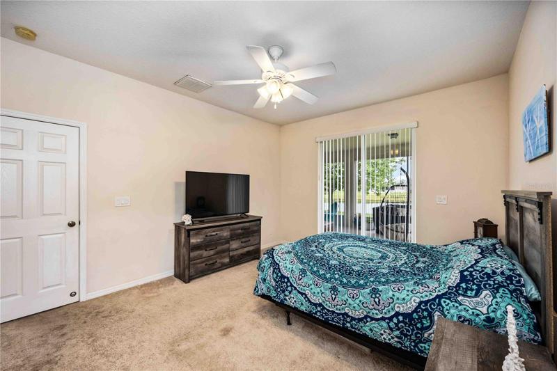 Spacious master bath, shower and tub retreat
