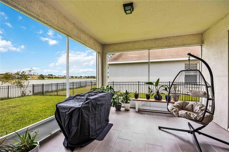 Scenic lanai, captivating lake vistas, ultimate relaxation