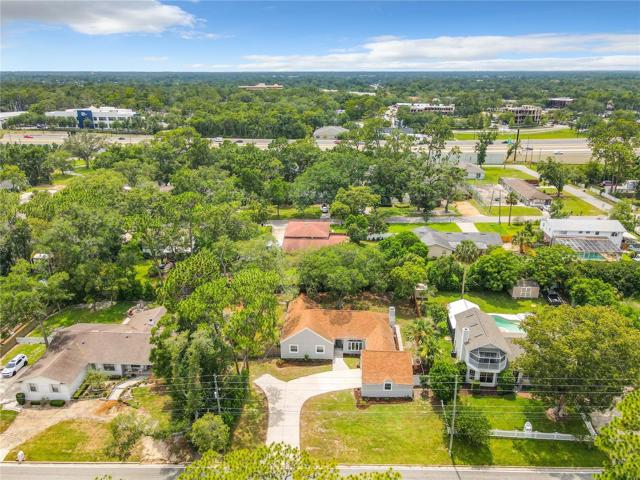 Great Family Home on a large lot and great Longwood Sanlando Springs Subdivision