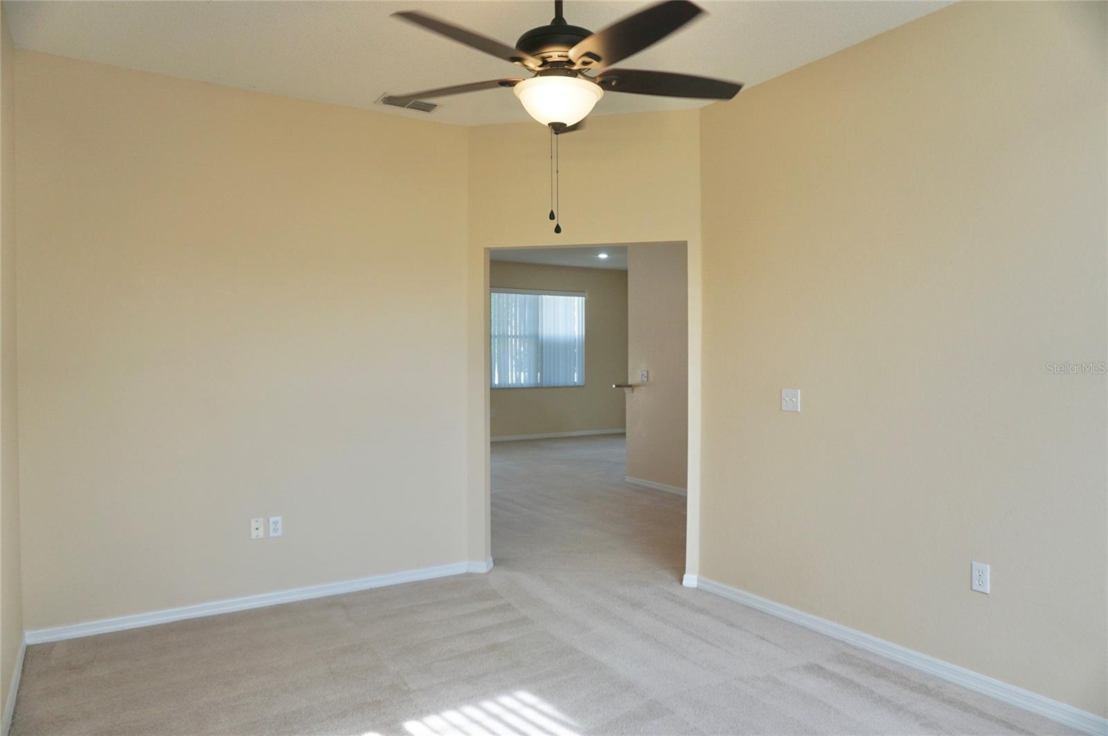 Formal dining room or flex room