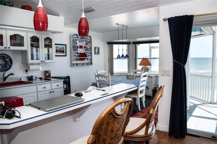 BREAKFAST BAR